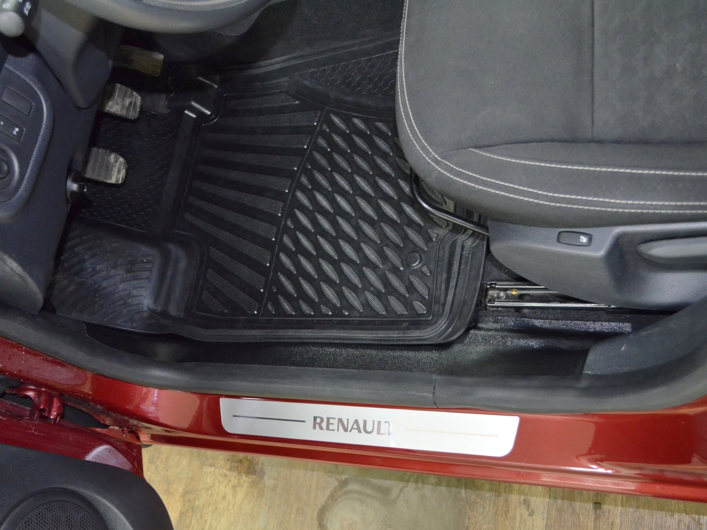 Накладки на ковролин "KART RS NEW" для ­Рено Сандеро/Степвей 2014-