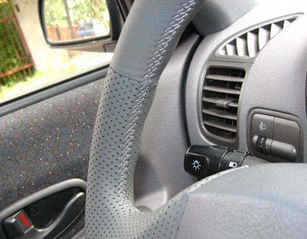 Кожаная накладка на руль (без подушки безопасности) Hyundai Accent МТ0, МТ1, МТ2, AТ4 серая