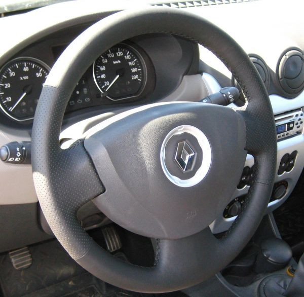 Оплетка на руль Renault Logan I (LS) Рестайлинг (2009-2014), Renault Sandero I (B90) (2008-2014), Renault Clio II (Symbol) (B/C/B0/1) (2001-2013), LADA Largus (B0), Daewoo Nexia I Рест (2008-2016), Nissan Almera III (G11,G15) (2012-2018), кожаная черная