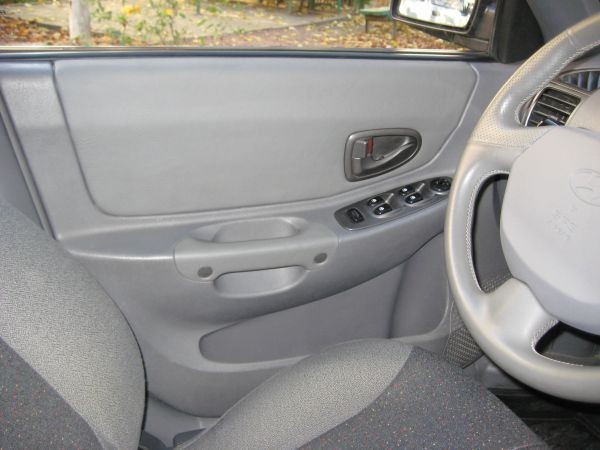 Вставки в двери из кожзаменителя (винилискожа) Hyundai Accent, набор, серые