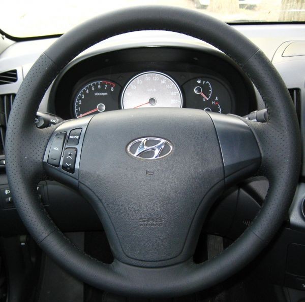 Кожаная накладка на руль для Hyundai Elantra IV, черная
