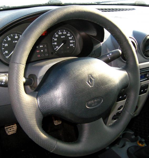 Оплетка на руль Renault Logan I (LS) (2004-2009), Renault Clio II (B/C/B0/1) (1998-2001), Dacia Logan I (SD) (2004-2012), кожаная черная