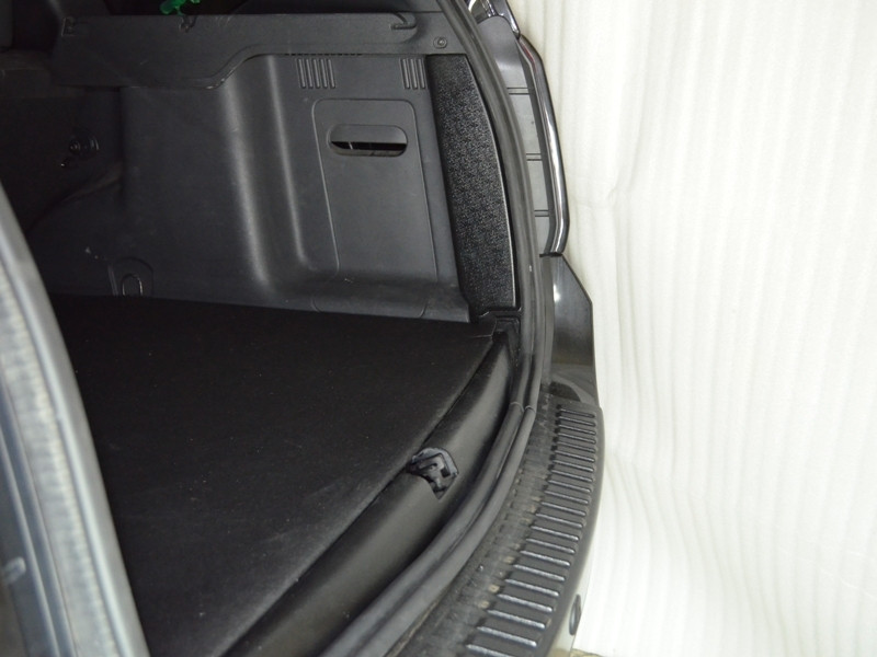 Рено Дастер, накладки с тиснением на боковины (стойки проема двери) багажника (Карт Тюнинг)